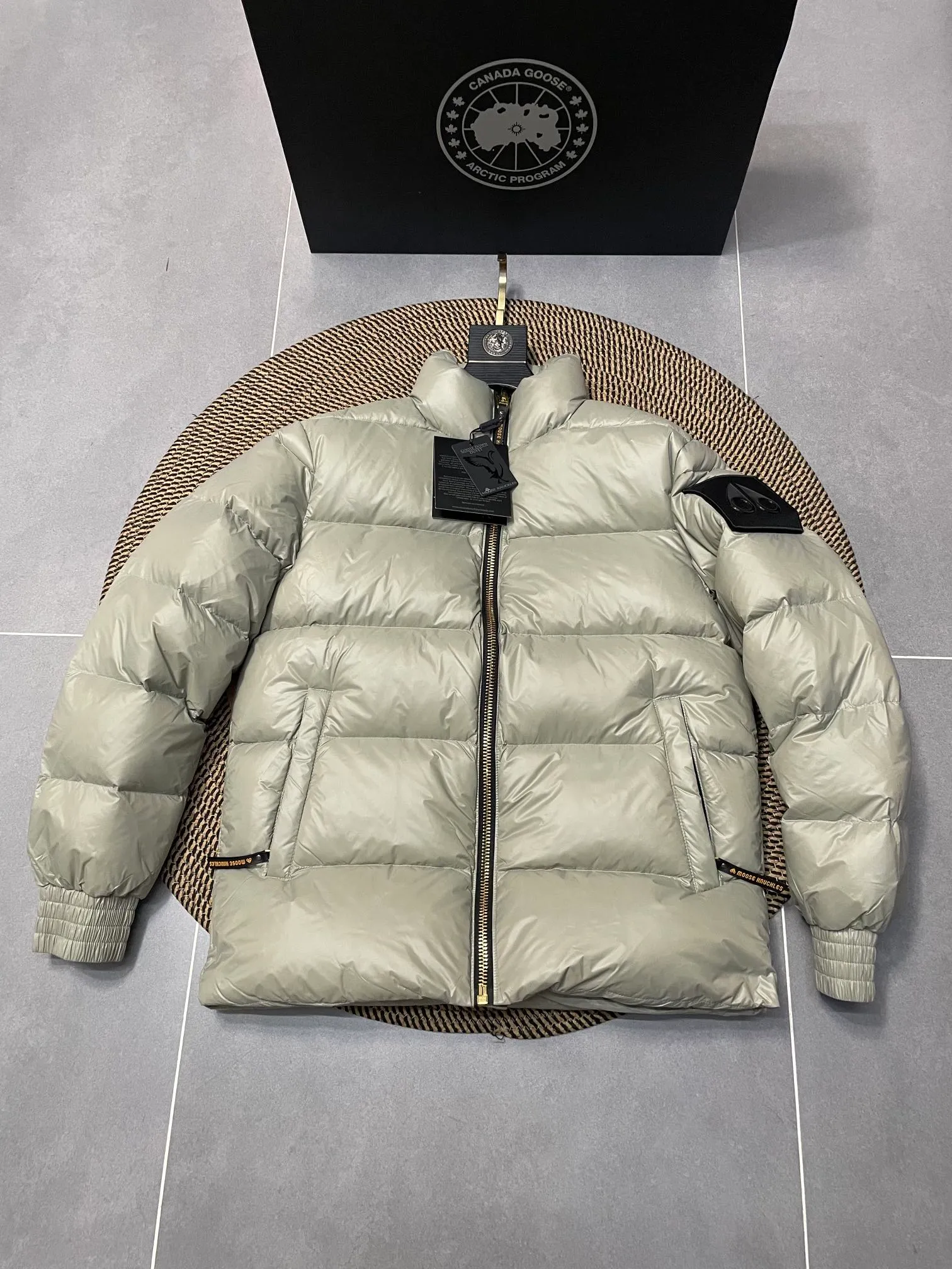 🇨🇦Moose knuckles/ 09/ Moose knuckles . 2007 🇨🇦 ！ Premium ， 。 ， RMB 5050-15000 ！ ，LOGO ✂️. ！ . ！ MONCLER/ Canada Goose/ ，Moose knuckles 2019 …… ✂️ 90% ， ！ ✂️ ， ! ✂️ YKK， ， ！ ✂️ ， . ！ ✂️ 3D ， Size:S-XXL